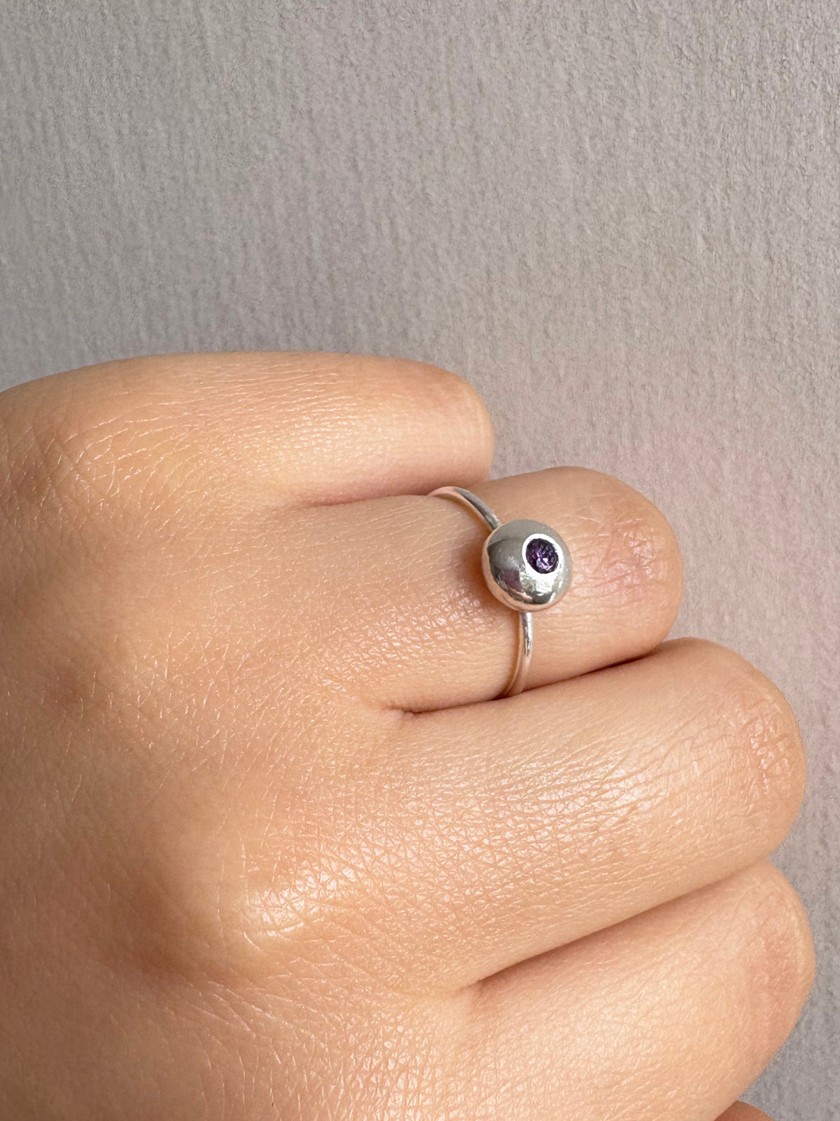 Tunn ring med månadssten, Silverringar med sten i cubic zirconia, födelsedagspresent