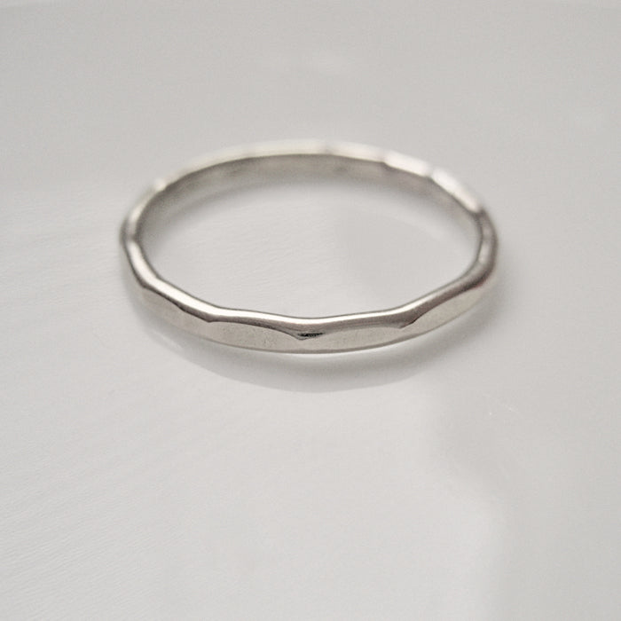 Sterling silver hamrad ring, unisex ring, förlovningsring till henne och honom