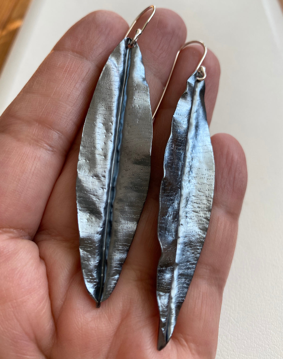 Långa örhängen, bladörhängen i Sterling silver, Oxiderat örhängen löv